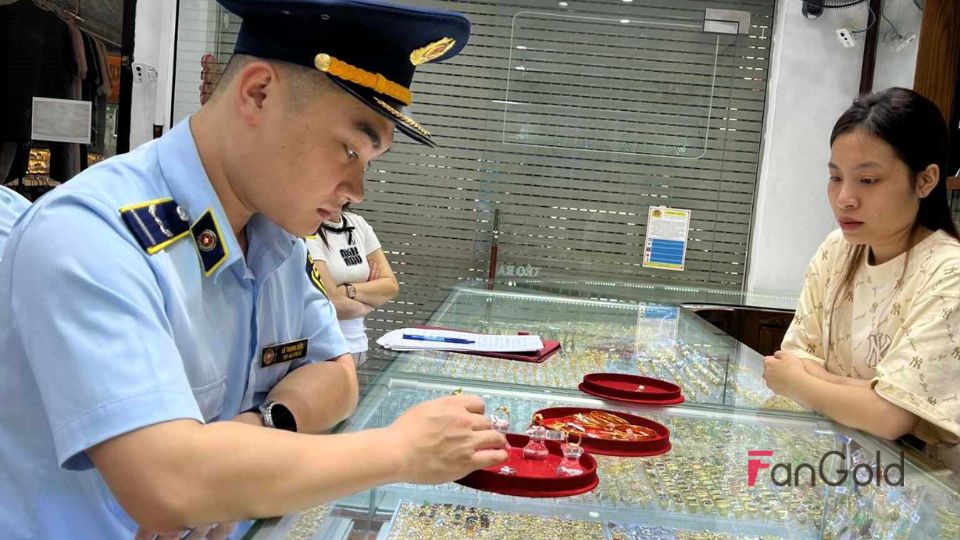 Cảnh giác với vàng giả khi giá vàng duy trì mức cao (ảnh minh họa)