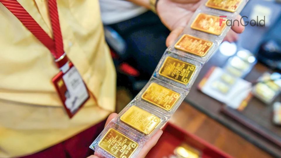 Sáng ngày 1/4, thị trường vàng trong nước cho thấy đà tăng nhẹ khi thương hiệu SJC được ghi nhận tăng khoảng 20.000 đồng mỗi lượng, đồng thời tỷ giá trung tâm VND/USD giảm xuống còn 22.976 đồng/USD – giảm 4 đồng so với cuối tuần trước.