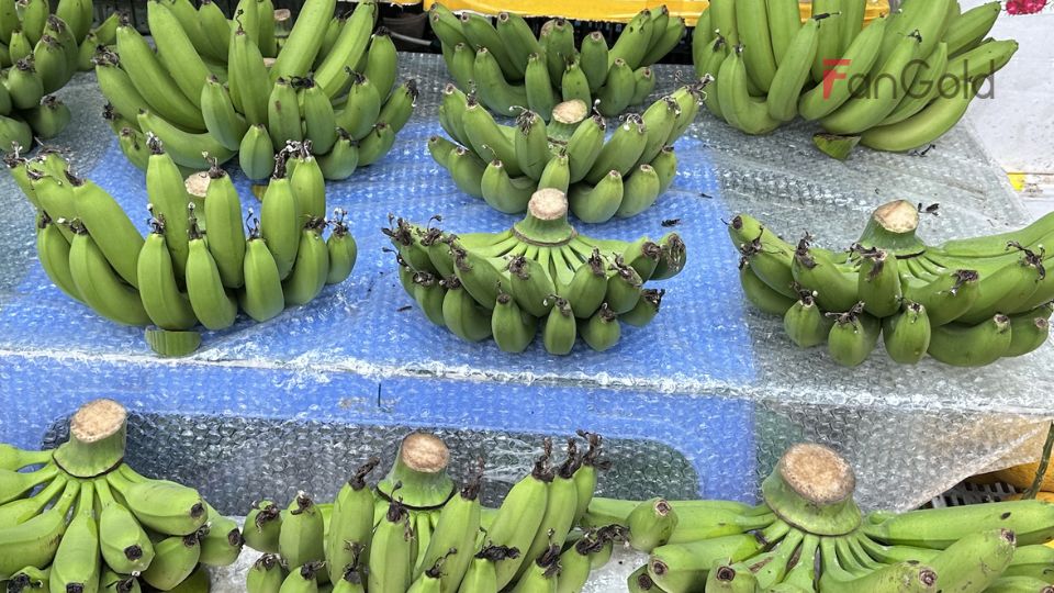 Nải chuối xanh được hét giá 500.000 đồng ngày 26 Tết