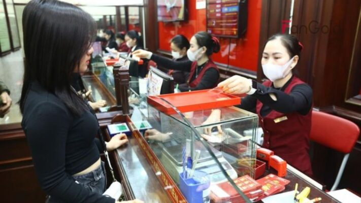 Giá vàng hôm nay 12.3: Tăng tới 1 triệu đồng/lượng