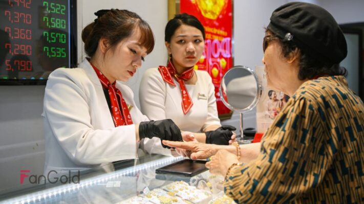 Giá vàng hôm nay 12.3: Tăng tới 1 triệu đồng/lượng