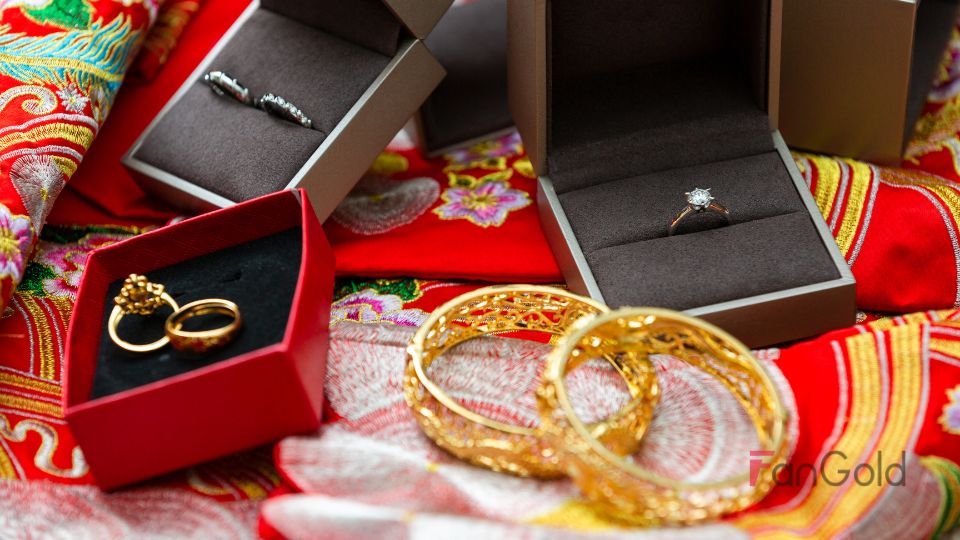 Kết thúc phiên giao dịch ngày 26/04, hợp đồng vàng giao ngay tiến 0.3% lên 2,339.70 USD/oz