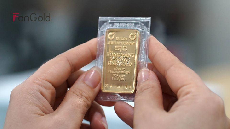 Giá vàng miếng SJC chạm mốc 93 triệu đồng