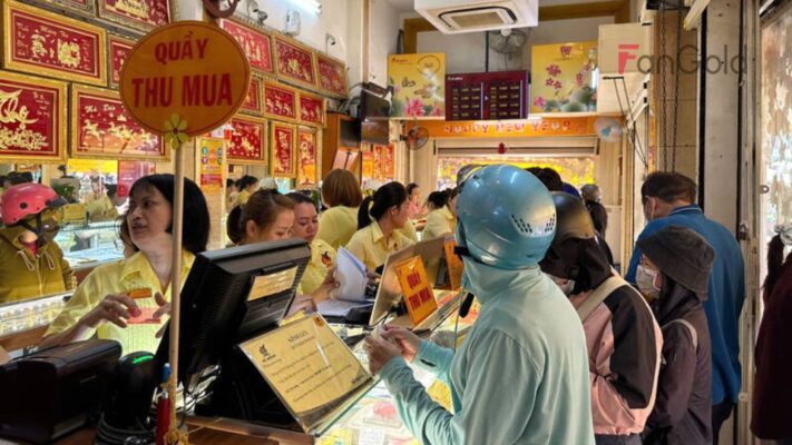 Giá vàng hôm nay 21/3: Áp lực chốt lời gia tăng, giá giảm mạnh