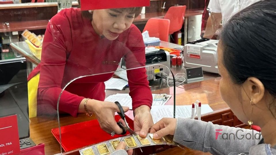 Giá vàng thế giới giao ngay tăng lên mức 2.918 USD mỗi ounce trong ngày 12/3