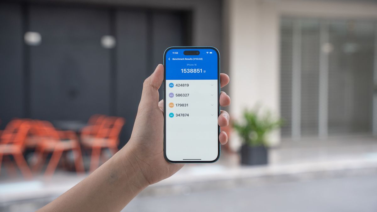 Màn hình Super Retina XDR trên iPhone 16 thường