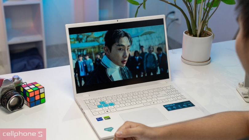 Màn hình, tần số quét của laptop Acer Gaming Nitro Lite 16 NL16-71G-71UJ