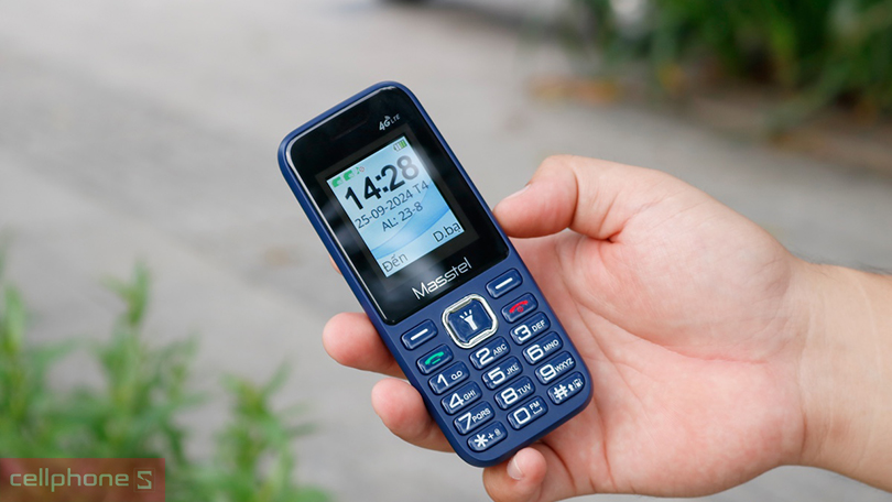 Masstel IZI 15 4G nghe gọi ổn định, pin siêu trâu