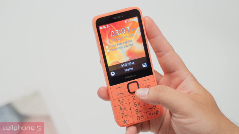 Điện thoại Nokia 220 4G - Thiết kế hiện đại, bền bỉ, thời lượng pin lớn