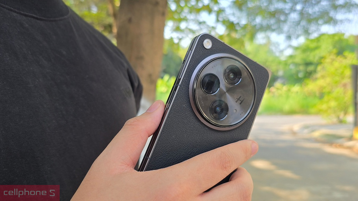 Cận cảnh cụm camera Hasselblad trên OPPO Find N3 mang đến khả năng nhiếp ảnh với chất lượng ảnh chụp cao cấp