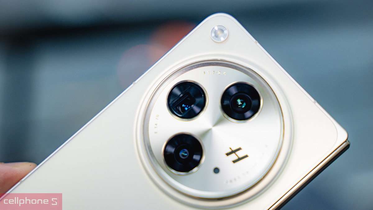 Cận cảnh bộ ba camera trên OPPO Find N3 tích hợp các thuật toán siêu thông minh giúp tối ưu hóa chất lượng hình ảnh