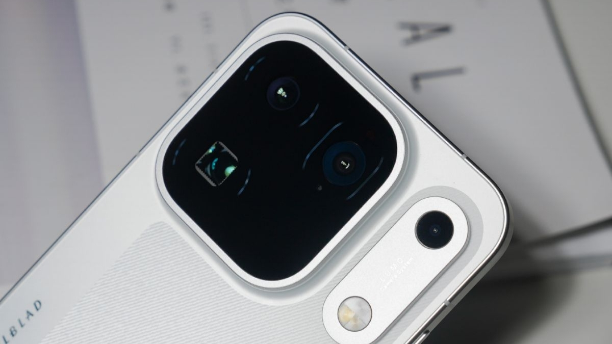 Cụm camera vuông Hasselblad ở mặt lưng OPPO Find X10 Pro Max