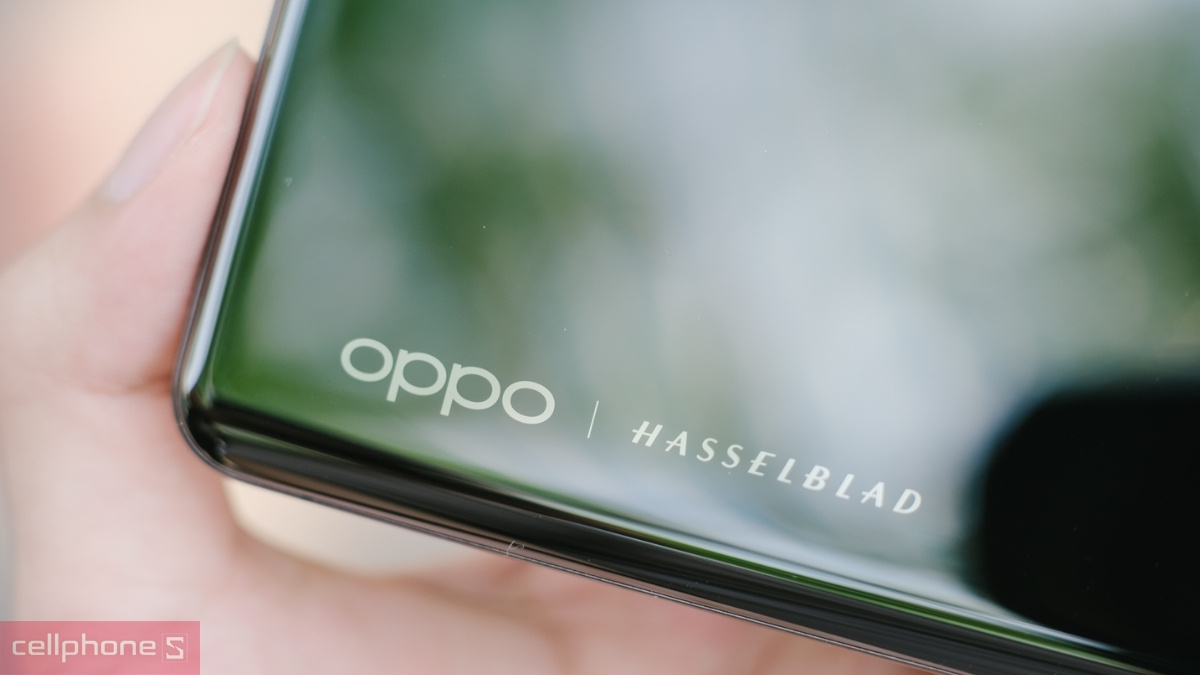 OPPO Find X5 Pro có khung viền kim loại bo cong nhẹ nhàng