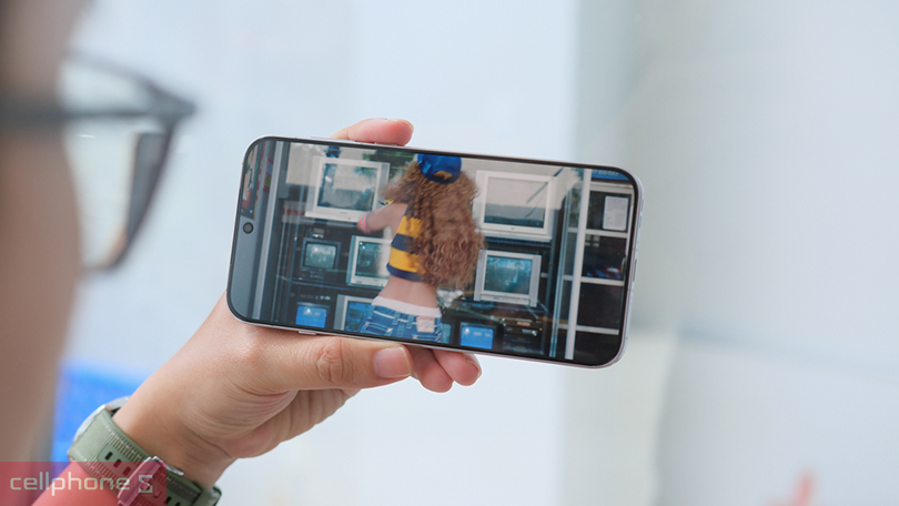 OPPO Find X8 tiếp xúc nước, đạt chuẩn kháng bụi kháng nước IP68/IP69