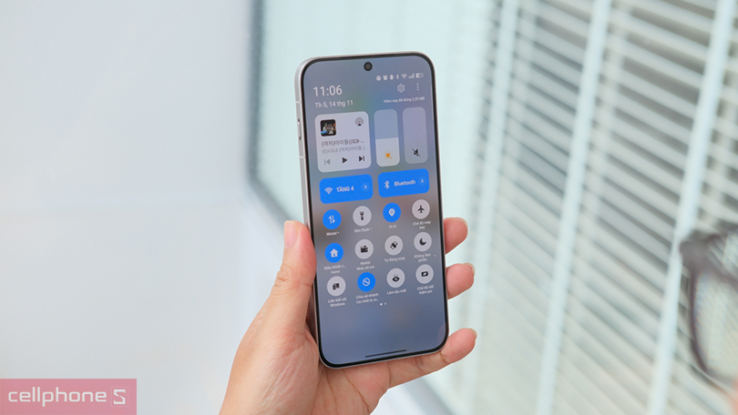 Màn hình AMOLED 6.59 inch tần số quét 120Hz viền mỏng trên OPPO Find X8
