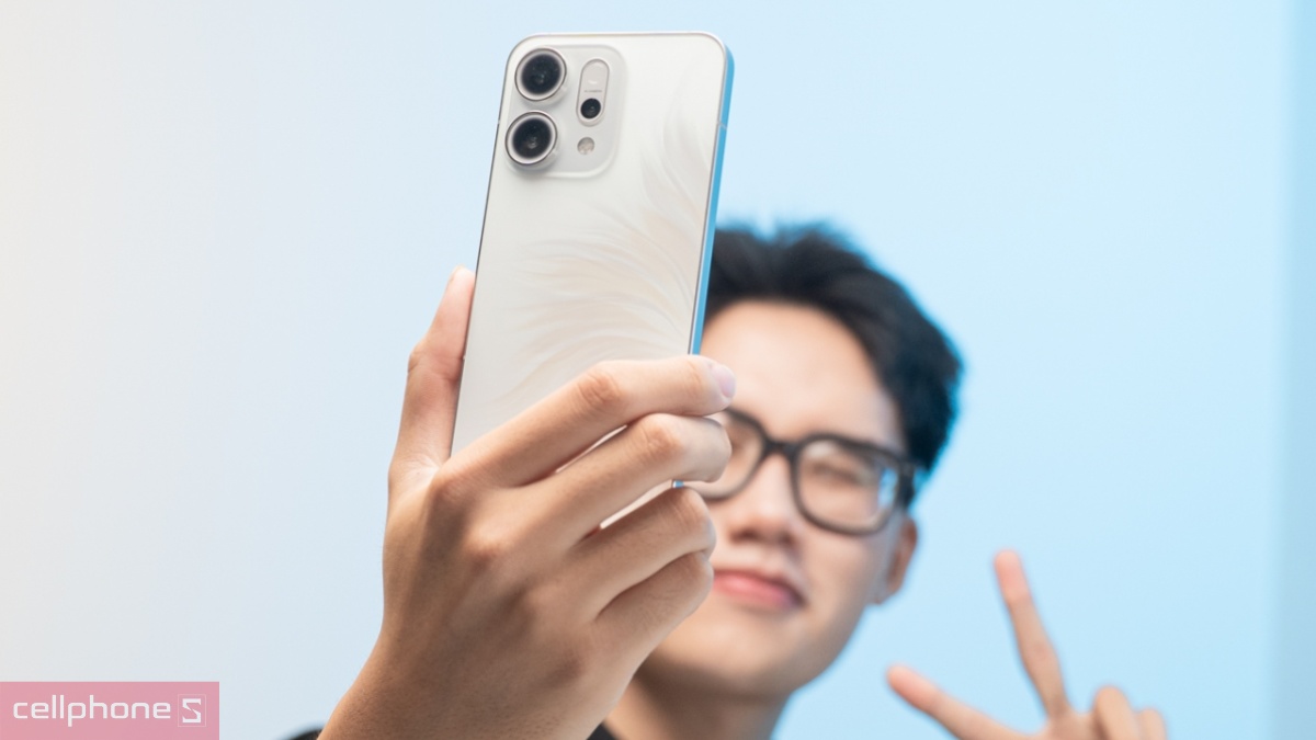 OPPO Reno14 5G sở hữu họa tiết đuôi cá chuyển sắc rực rỡ