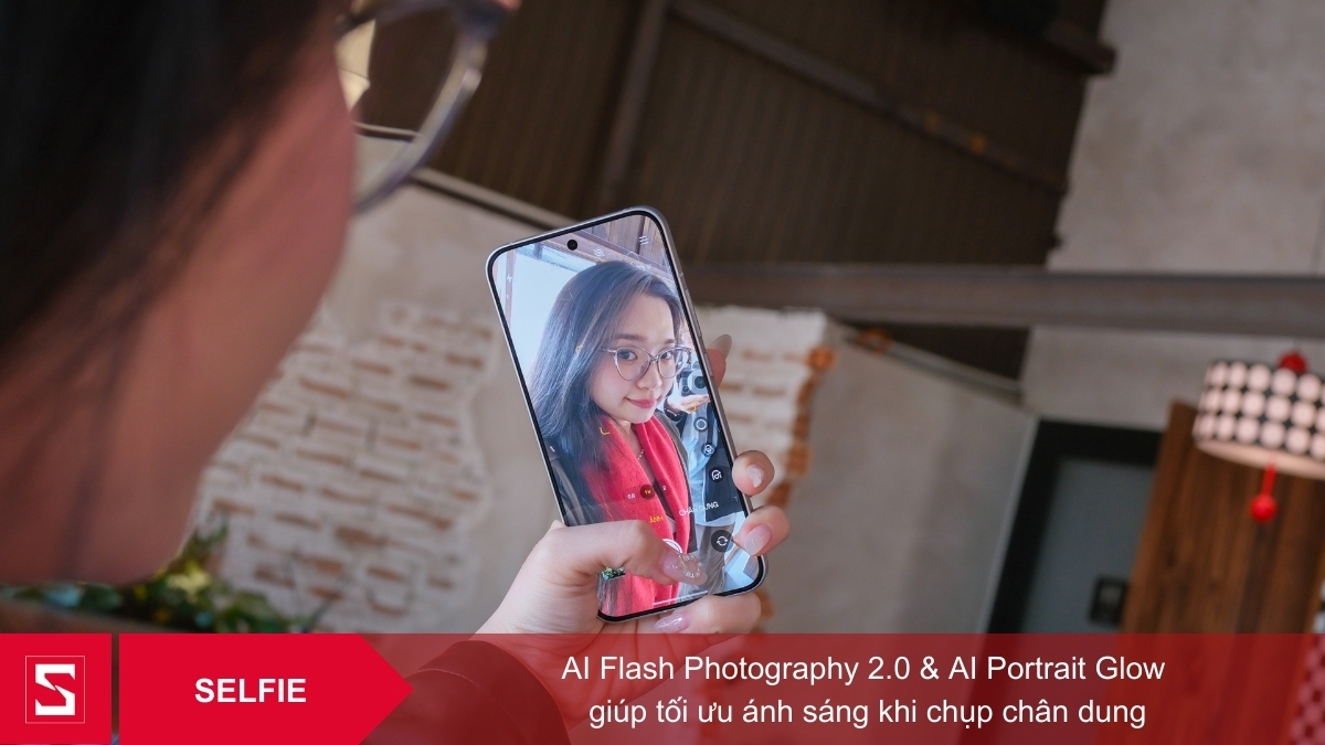 Selfie trên Reno 15 với ống kính trước siêu rộng, mang đến góc nhìn 0.6x giúp thu trọn cả khung cảnh mà không cần gậy tự sướng