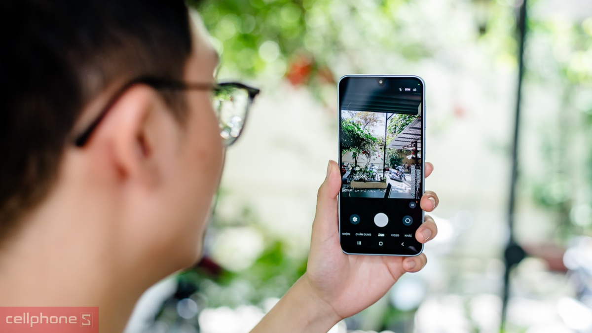 Camera trước 13MP trên Samsung Galaxy A18 cho phép selfie rõ nét