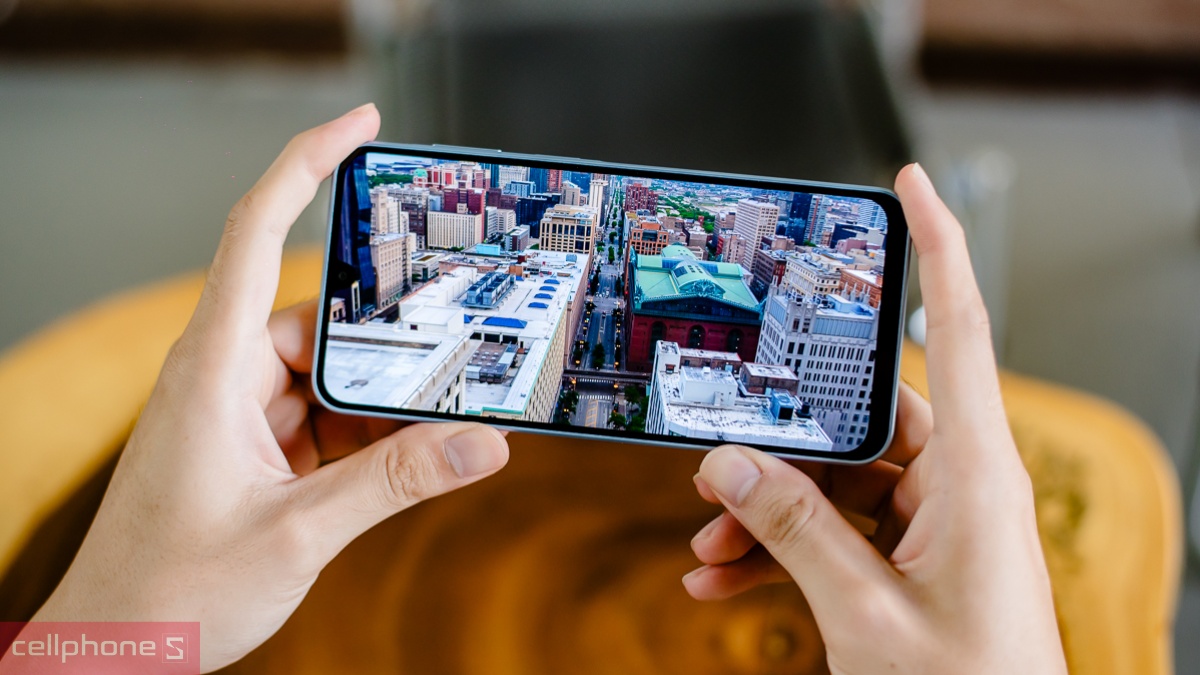 Màn hình Samsung Galaxy A18 ứng dụng tấm nền Super AMOLED rực rỡ cùng kính Gorilla Glass 3 kháng trầy xước