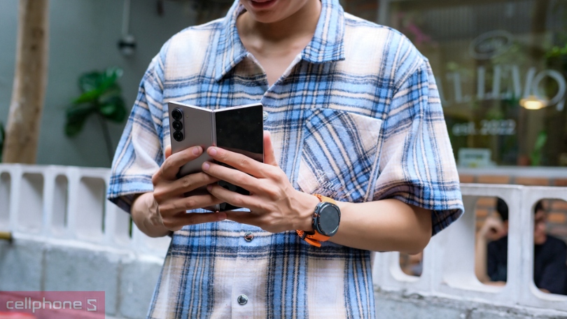 Z Fold 6 thiết kế gấp gọn đa nhiệm