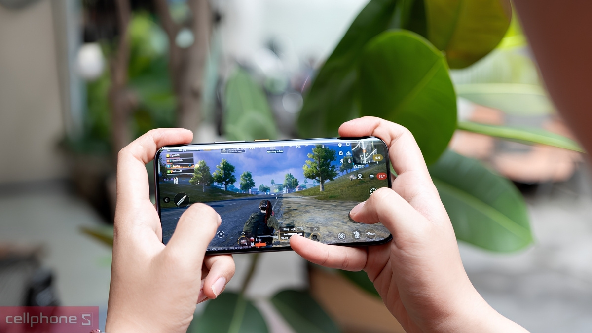 TECNO Pova Curve 2 sở hữu màn hình cong AMOLED 144Hz mượt mà