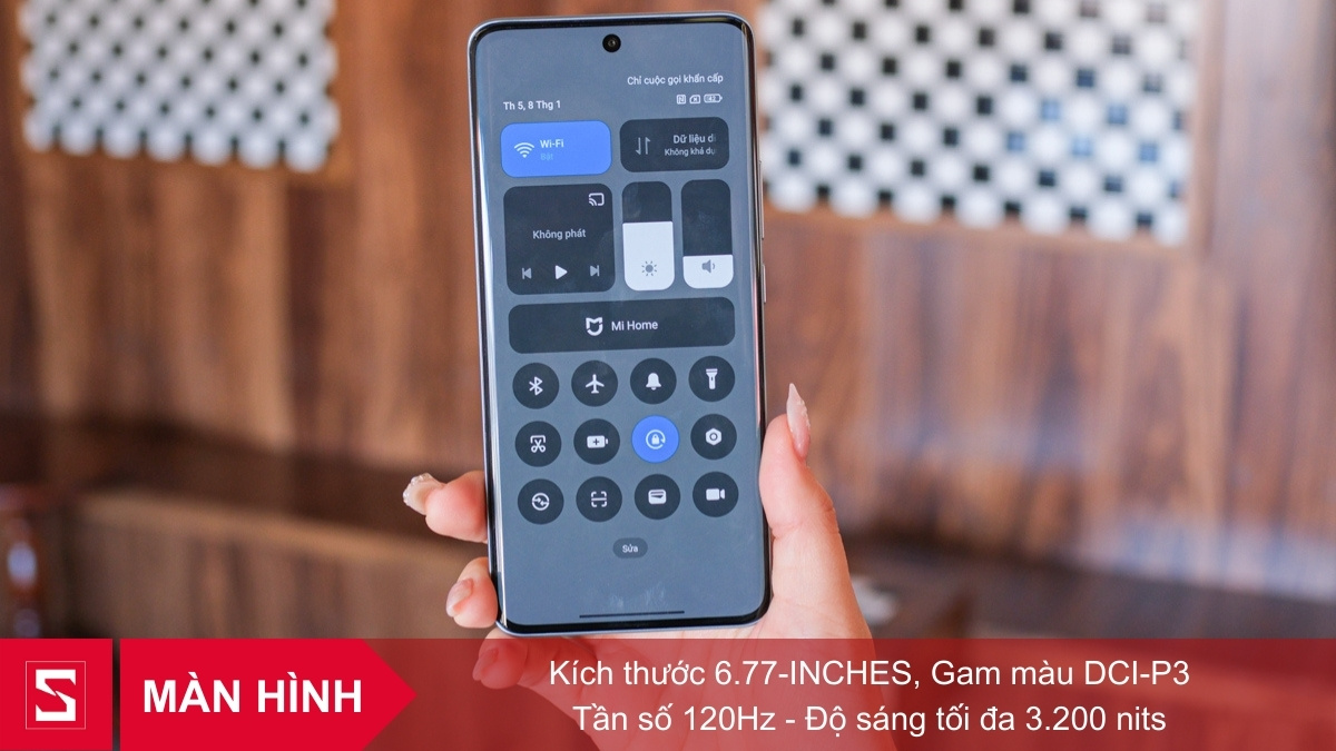 Màn hình AMOLED 6.77 inch